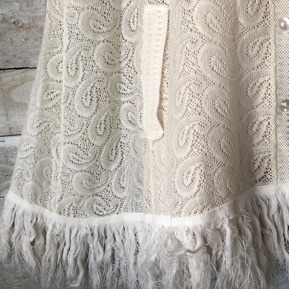Vintage Lace Knit Paisley design fringe cape - Picture 5 of 13